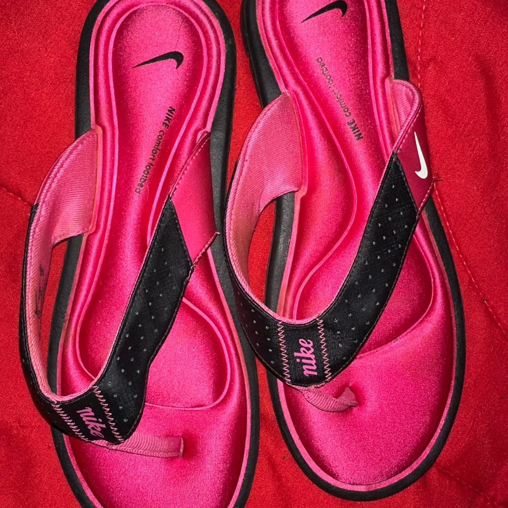 Nike Women's Vibrant Pink and Black Sandals